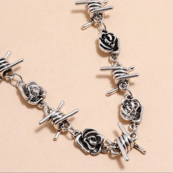 NEW Vintage Style silver Rose & Thorns choker Necklace. - Picture 3 of 7